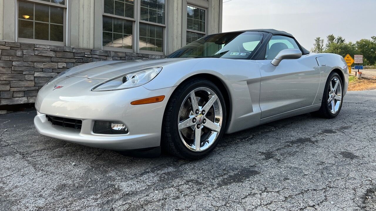 Click to Enlarge-Esc to Close Corvette Generations/C6/C6 2006 base 2dr convertible.jpg